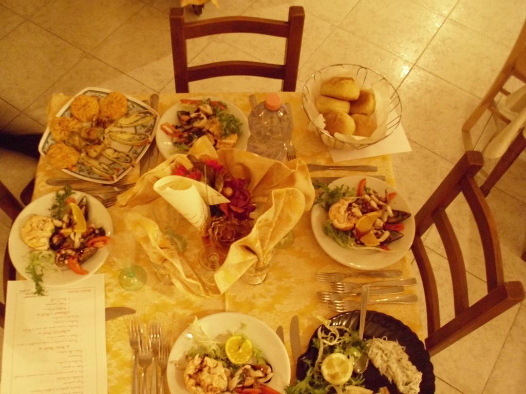 Pensione S. Antonio Ristorante Silvia フルチ・シークロ エクステリア 写真