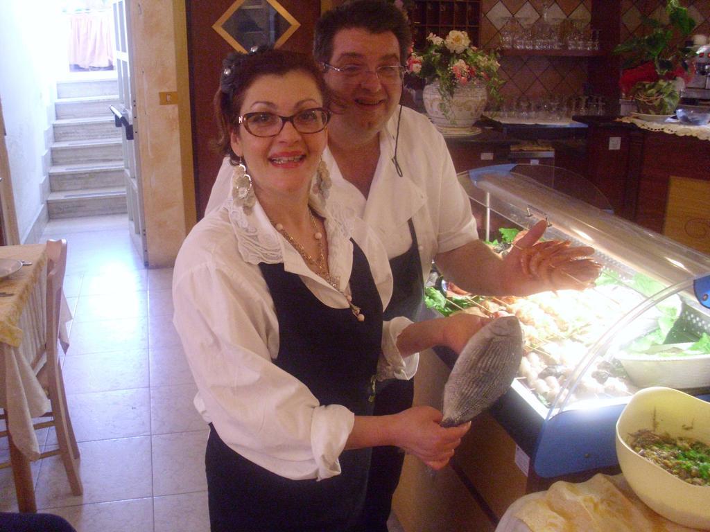Pensione S. Antonio Ristorante Silvia フルチ・シークロ エクステリア 写真