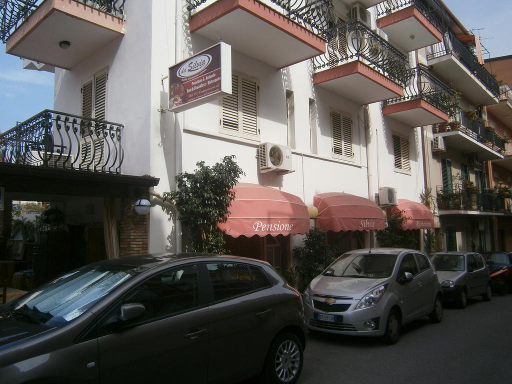 Pensione S. Antonio Ristorante Silvia フルチ・シークロ エクステリア 写真